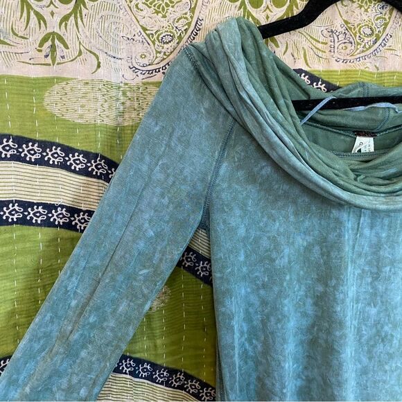 We The Free x Free People Sapphire Mineral Wash Cosmo Cowl Neck Top Size Small - Picture 4 of 16